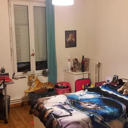 Dom wakacyjny Maison Avec Cour, Proche Centre Et Gare *